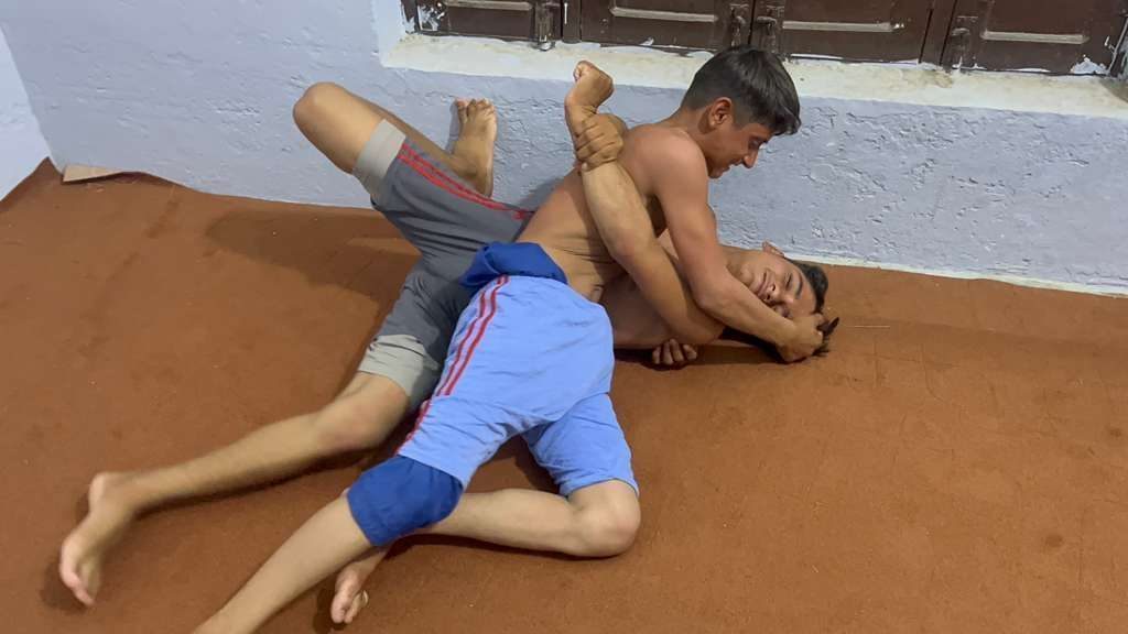 Leo Vs Max 10 Minutes DVD