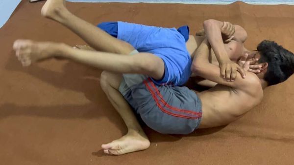 Leo Vs Max 10 Minutes DVD
